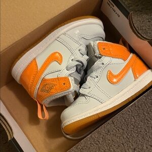 Football Grey and Orange Peel Jordan 1s…
Toddlers, never worn!